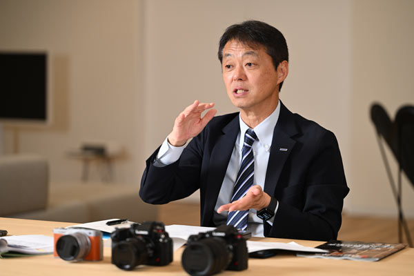 パナソニックはなぜソニーになれなかったのか ミラーレス先駆者の苦悩