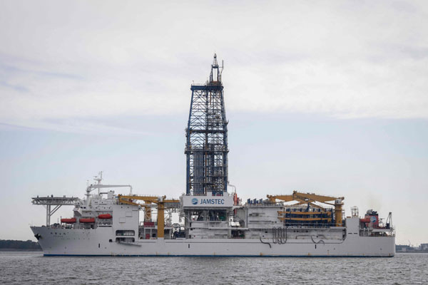 南鳥島沖レアアースに死角 中国が海底採掘特許で圧倒：日経ビジネス電子版
