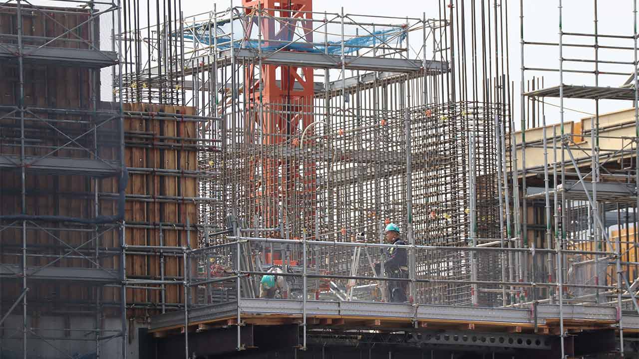 億ション」さらに高騰1000万円アップも 中東危機で資材高、建設費5％増