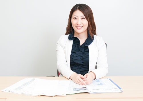 <span class="fontBold">片白 恵理子(かたしろ・えりこ)</span><br />住友商事グローバルリサーチ経済部シニアエコノミスト 専門はマクロ経済分析と貿易動向。ニューヨーク大学で行政学修士を、ジョンズホプキンス大学で応用経済学修士を取得。外務省経済局国際経済課経済調査員、アジア開発銀行エコノミスト、ロンドンスクールオブエコノミクスコンサルタントなどを経て現職。(写真:菊池くらげ 以下同)