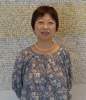 <span class="fontBold">米山春子(よねやま・はるこ)</span><br /> 科学技術振興機構 中国総合研究・さくらサイエンスセンター副センター長 お茶の水女子大学で理学博士学位を取得。がん研究会研究所、理化学研究所を経て、2008年科学技術振興機構に。フェロー、調査役、参事役を経て現職
