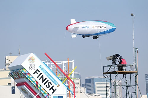 <b>飛行船による監視システム。昨年の東京マラソンで採用</b>（写真＝YUTAKA／アフロスポーツ）