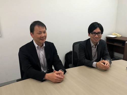 地域協創・ICT推進室の山崎浩司氏(左)と佐々木翔氏