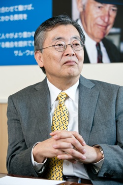 <b>日高 信彦 氏</b><br /> ガートナー ジャパン 代表取締役社長<br /> 1976年東京外語大外国語部卒業後、日本アイ・ビー・エム入社。1996年アプリケーション・システム開発部長。2001年アジア・パシフィックCRM/BIソリューション統括。2003年4月から現職。