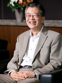<b>日高 信彦 氏</b><br />ガートナー ジャパン 代表取締役社長<br />1976年東京外語大外国語部卒業後、日本アイ・ビー・エム入社。1996年アプリケーション・システム開発部長。2001年アジア・パシフィックCRM/BIソリューション統括。2003年4月から現職。