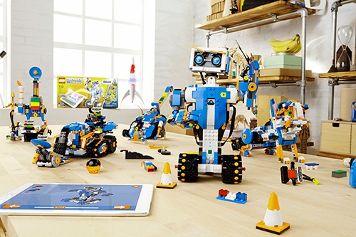 レゴが2017年8月に欧米で発売する「レゴブースト(Lego Boost)」。日本では2018年の発売を予定している。