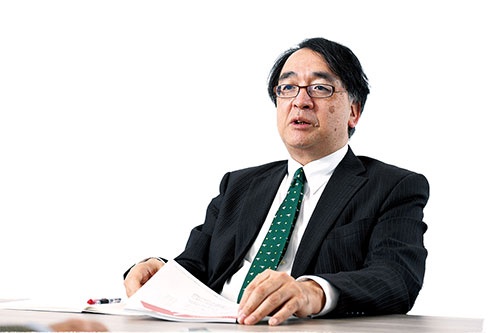 <span class="fontBold">木内登英(きうち・たかひで)氏</span><br />1987年、野村総合研究所入社。90年に野村総合研究所ドイツ、96年には野村総合研究所アメリカで欧米の経済分析を担当。2004年、野村証券に転籍。07年に経済調査部長兼チーフエコノミストとして日本経済担当。12年から5年間、日銀審議委員を務め、17年7月から野村総合研究所エグゼクティブ・エコノミスト(写真:清水 真帆呂)