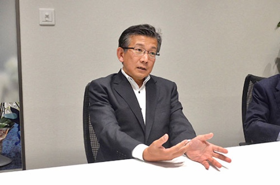 周回遅れ ローソン銀行社長に聞いてみた 日経ビジネス電子版 周回遅れ ローソン銀行社長に聞いてみた 日経ビジネス電子版