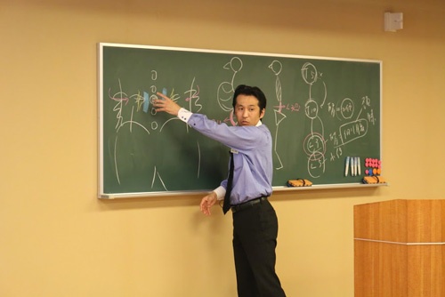 <b>早川 卓也(はやかわ・たくや)</b><br /> 井本整体(<a href="http://www.imoto-seitai.com/" target="_blank">www.imoto-seitai.com</a>)認定指導者。千葉支部長。柔道整復師として臨床経験を重ねる中、平成4年、井本邦昭氏と出会い、整体の真髄に触れ、深い感銘を受ける。以来、井本整体の技術の習得と普及に情熱を傾ける。平成6年千葉県松戸市に整体指導室を開設。東京本部講師、朝日カルチャー新宿講師。人体力学・井本整体では、東京、大阪、札幌、福岡にて、各種定期講座や集中講座、体操レッスンを開いている。
