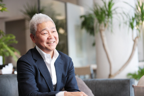 <b>保科 卓</b>（ほしな・たく）さん<br />1965年京都生まれ。慶應義塾大学卒業後、88年にアルフレックスジャパンに入社。 以来、輸入部門、管理部門、経営企画部門などを経て、08年にイギリスにてMBAを取得。13年に代表取締役社長に就任。創業時の理念を受け継ぎ、現代の経営戦略で同社の成長を目指している。（写真：鈴木 愛子、以下同）