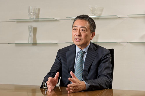 <span class="fontBold">えぐさ・こうじ</span> テー・オー・ダブリュー(TOW)代表取締役社長兼最高経営責任者(CEO)。1961年東京生まれ。判例集や、法律政治、経済などの雑誌・書籍を出版する有斐閣の創業家に生まれる。次男。83年立教大学経済学部卒、同年電通に入社。2007年ヘッドハンティングにより、オグルヴィ・アンド・メイザー・ジャパンに入社し、取締役マネージング・ディレクターに就任。10年にTOW入社。執行役員社長室長などを経て12年7月に社長兼最高執行責任者(COO)、13年9月から現職。(写真:山本祐之)