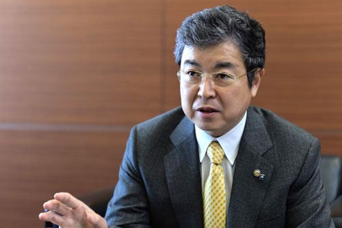 <b>たかはら・たかひさ</b><br />1961年愛媛県生まれ。86年成城大学経済学部卒業後、三和銀行(現・三菱東京UFJ銀行)に入行。91年にユニ・チャームに入社し、2001年から創業者で父の慶一朗氏(取締役ファウンダー)の後を継いで社長を務める(撮影:菊池一郎、以下同)