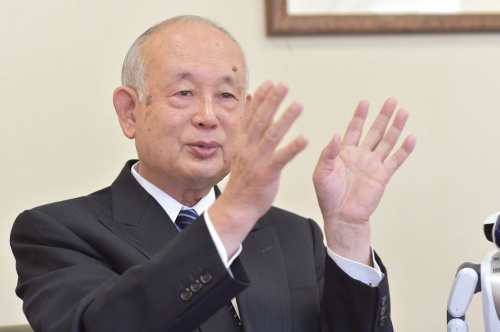 野澤宏(のざわ・ひろし)氏1942年生まれ。66年東京電機大学工学部電子工学科卒業後、大明電話工業(現ミライト)勤務を経て、日本電子工学院電子計算部の講師となる。70年、団地の自宅兼事務所で富士ソフトウエア研究所(現富士ソフト)を設立。以後、独立系ソフトウエア開発企業として独自の地位を築く。87年株式を店頭登録。東証2部を経て、98年東証1部に上場。野澤氏は2001年に会長就任、04年会長兼社長、08年会長、11年会長執行役員、12年から現職(写真:菊池一郎)