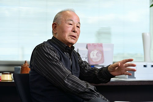 <b>おち・なおまさ</b> 1939年愛媛県生まれ。中学卒業後、大阪の靴下問屋に丁稚奉公。68年に独立し、ダンソックス(現タビオ)を創業。靴下の卸売りを始める。82年に小売りに進出。84年に「靴下屋」1号店をオープンすると同時にフランチャイズチェーン展開を開始。メード・イン・ジャパンにこだわり、品質の高さと独自の生産・販売管理システムでタビオを靴下のトップブランドに育て上げた。2000年大証2部に上場。02年英ロンドンに海外初となる店舗を出店。08年から会長。著書に『靴下バカ一代 奇天烈経営者の人生訓』(日経BP社)など。(写真:水野浩志)