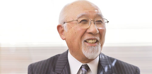 <b>是枝伸彦(これえだ・のぶひこ)氏</b><br/ >1937年鹿児島県生まれ。60年中央大学法学部卒業。東京オフィスマシン勤務を経て、65年ミロク経理に入社。77年ミロク情報サービスを設立し、取締役に就任。80年に社長、92年から会長を兼務し、2005年会長。テレコムサービス協会会長なども務める。(写真・菊池一郎、以下同)