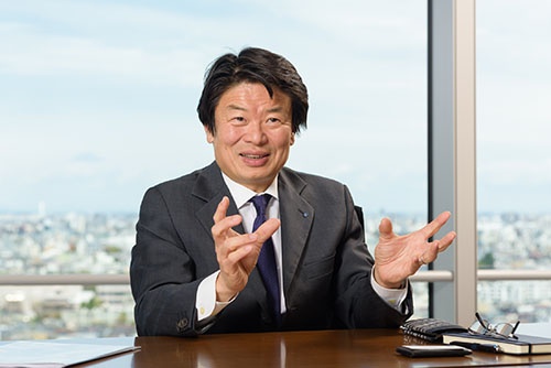 <b>おおた・けんじ</b> チューリッヒ・ライフ・インシュアランス・カンパニー・リミテッド(日本支店)日本における代表者兼最高経営責任者。1963年東京都生まれ。米スタンフォード大学大学院経営学修士(MBA)課程修了。85年ソニーに入社後、92年ジェミニ・コンサルティング・ジャパンに転職、最終職歴はシニア・パートナー(共同経営者)。2002年AIGに転職、常務執行役員、06年からAIGイースト・アジア・ホールディングス・マネジメント・インク常務執行役員やリージョナル・バイス・プレジデントを務める。09年からアメリカン・ライフ・インシュアランス・カンパニー日本支店(現メットライフ生命保険)専務執行役員。12年から現職。(写真:山本 祐之)