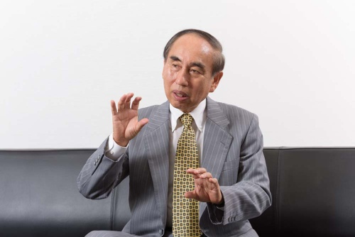 田中 秀夫(たなか・ひでお) 1950年生まれ。千葉県船橋市出身。73年、慶應義塾大学商学部卒業後、西武不動産入社。不動産鑑定士の資格を取得後、91年に独立し、田中不動産事務所を開業。92年、ハウスポート西洋(現みずほ不動産販売)入社。93年、大学時代の親友が継ぐはずだった青木染工場(現エー・ディー・ワークス)に入社し、同年、取締役不動産部長に就任。95年に会社を譲り受けてから現職。社名も現社名に変更した。(写真:山本祐之)