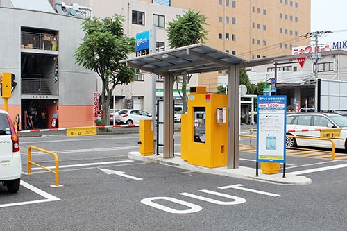 アマノでは駐車場ゲートシステムも製造販売している。写真は一般的なシステム。ほかに駐輪場のシステムや有料道路向けなども手掛けている