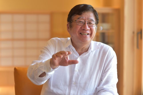 <b>大林豁史(おおばやし・ひろふみ)氏</b>: 1944年東京都生まれ。69年東京大学経済学部卒業後、日興証券を経て、73年ショウサンレストラン企画を設立(78年に日本レストランシステムに社名変更)、79年に社長、2005年会長。07年にドトールコーヒーと経営統合し、ドトール・日レスホールディングス会長に就任、現在は、ドトール・日レスホールディングス会長、子会社の日本レストランシステム会長兼社長。(写真・菊池一郎、以下同)