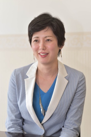 くろだ・まいこ 1976年東京都生まれ。聖心女子大学卒業、立教大学大学院修了。2002年、父の西田憲正氏が経営する東横インに入社。営業企画部で新店立ち上げに携わる。結婚、出産のため05年に退社。08年に副社長として復帰し、12年6月から社長。夫と2女の4人暮らし(写真:菊池一郎)