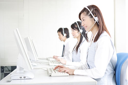 <b>沖縄県ではコールセンター事業を行う企業を積極的に誘致してきた。その結果、沖縄県の情報通信関連産業で働く人の7割を占める主要事業になっている</b>(写真=アフロ)