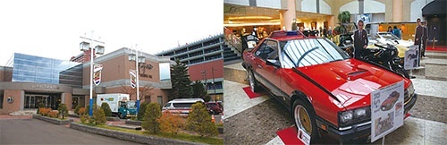 <b>左：石原裕次郎記念館は海を望む小樽港マリーナそばに立地している<br />右：エントランスホールには代表作「西部警察」で使われた自動車を展示</b>