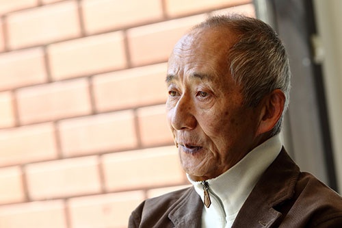 <b>土井利忠（どい・としただ）氏。</b><br/>1942年、兵庫県生まれ。64年東京工業大学電子工学科を卒業、ソニー入社。工学博士（東北大学）、名誉博士（エジンバラ大学）。デジタルオーディオ研究開発プロジェクトマネジャーとして、蘭フィリップスと共同でのCDを開発するプロジェクトや、ワークステーション「NEWS」の開発などを担当。AIBOやQRIOといったロボット開発などの責任者も務めた。87年にスーパーマイクロ事業本部本部長。1988年にソニーコンピュータサイエンス研究所長。2000年にソニーの業務執行役員上席常務に就任。2004年にソニー・インテリジェンス・ダイナミクス研究所社長。2006年にソニーグループを離れる。現在は、中小中堅企業などへ経営を指南する「天外塾」を主催しながら、医療改革、教育改革にも取り組む。「天外伺朗」というペンネームでの著書多数（撮影：北山 宏一）