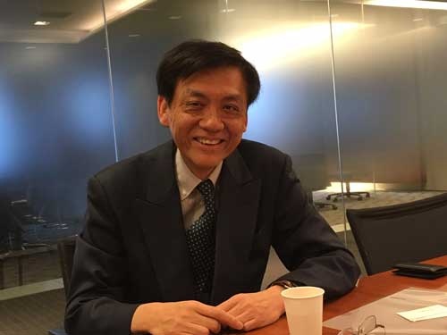 <b>関 志雄(かん・しゆう)</b><br /> 野村資本市場研究所 シニアフェロー/経済学博士<br /> 1979年香港中文大学経済学科卒、1986年東京大学大学院経済学研究科博士課程修了、1996年に東京大学で経済学の博士号を取得。香港上海銀行、野村総合研究所などを経て2004年から野村資本市場研究所シニアフェローに就任
