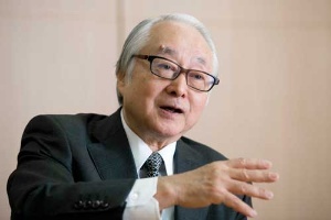 長門正貢(ながと・まさつぐ) 日本郵政社長。1948年生まれ。1972年4月日本興業銀行入行、常務執行役員を経て2002年にみずほ銀行常務執行役員。2003年みずほコーポレート銀行常務執行役員。2006年6月富士重工業専務執行役員。同社取締役専務、副社長を経て、2011年6月シティバンク銀行副会長。2012年1月同社会長。2015年5月ゆうちょ銀行取締役兼代表執行役社長、2016年4月より現職。(写真:的野弘路)