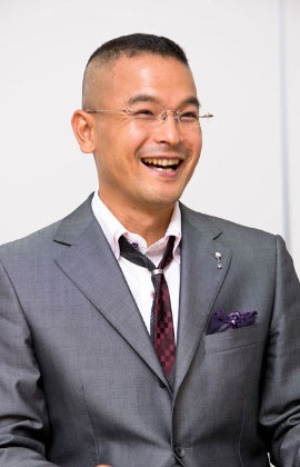 <b>大城太</b><br />1975年2月8日生まれ。大学卒業後、外資系金融機関、医療機器メーカーで営業スキルを磨き、起業を志す。起業にあたり、華僑社会では知らない者はいないと言われる大物華僑に師事。厳しい修行を積みながら、日本人唯一の弟子として「門外不出」の成功術を伝授される。独立後、医療機器販売会社を設立。アルバイトと 2人で初年度年商 1億円を達成。現在は医療機器メーカーをはじめアジアでビジネスを展開する6社の代表および医療法人理事を務める傍ら、ビジネス投資、不動産投資なども手掛ける。2016年 3月より日経ビジネスオンラインにて『<a href="/atcl/opinion/16/022500005/">華僑直伝ずるゆる処世術</a>』を連載。