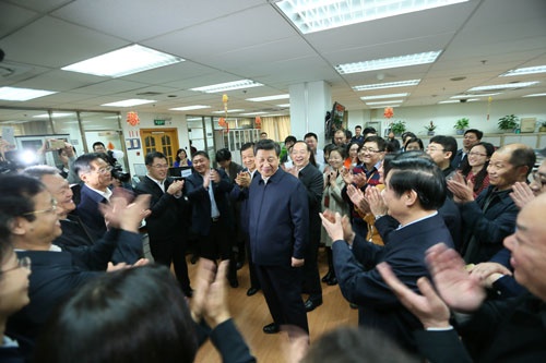 習近平主席は2月19日、主要国営メディアを視察した(写真:新華社/アフロ)