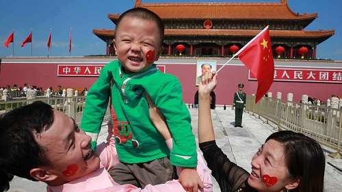 産児制限を撤廃しても、中国の人口急減阻止は苦戦しそうな見通しだ（写真：Imaginechina/アフロ）