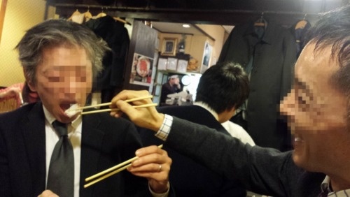 食わず嫌い帝王のS馬氏。新たな食べられないリストにタコが加わりました。「好き嫌いは許さんど」と無理やり食べさせようとするY田氏。かなりのS系とお見受けいたしました。
