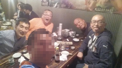 左から扶桑社Esse立石史博氏、自動車評論家の渡辺敏史氏、フォトグラファーの望月浩彦氏、スポーツジャーリストの金子達仁氏、手前が私。
