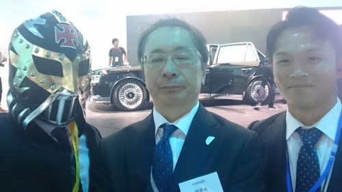 こちらはセンチュリーの開発主査、田部正人さん（中央）とおなじみトヨタ広報の有田くん