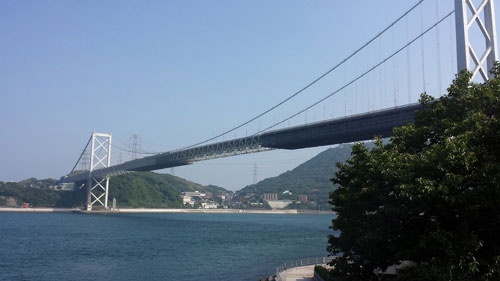 こちらは関門大橋。橋長1068m、最大支間長712mの美しい橋です。