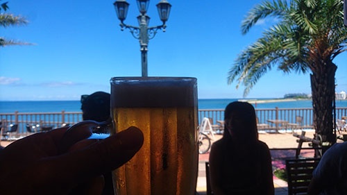 毎日大量のオリオンビールを飲みました。休み中、10リットル位は飲んだのではないかと思います。最近は東京でも多く見かけるようになりましたが、やはり地元で飲むオリオンは一味違います。