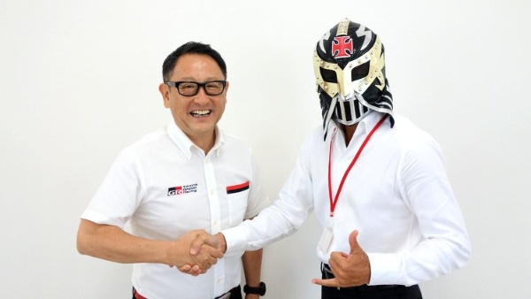 豊田章男社長 命を賭けてクルマに乗っている 日経ビジネス電子版 豊田章男社長 命を賭けてクルマに乗っている 日経ビジネス電子版