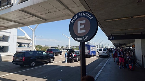 LAX(ロサンゼルス国際空港)には遂に専用のピックアップポイントまで出来ました。実はこれ非常に大きなことなのです。
