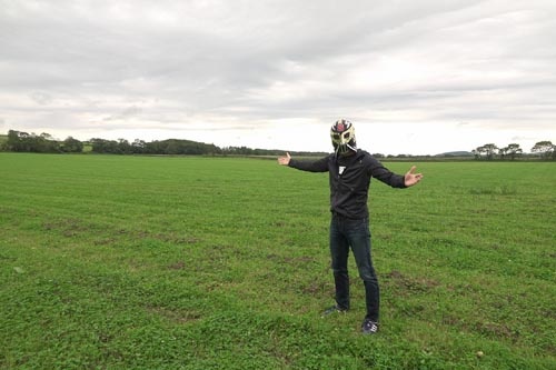 広大でフラットな大草原。北海道の牧草地というと、こんなイメージだろう。