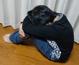 不登校の息子に殺されると怯える妻と夫の距離感 日経ビジネス電子版