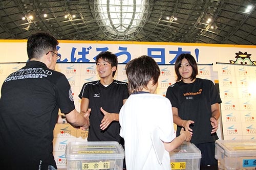 日本人は自然災害が起きたときには積極的に寄付をする。(写真:アフロスポーツ)