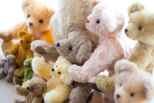何でクマのぬいぐるみがあるのだろう…(写真:paylessimages / 123RF)