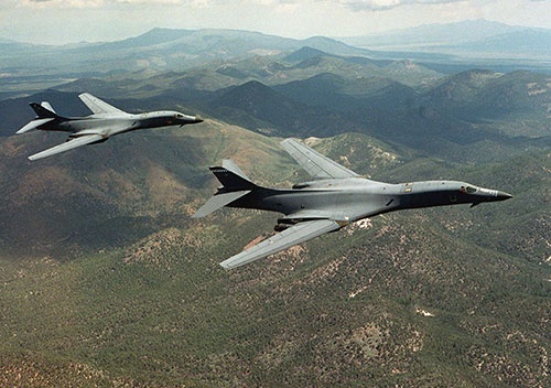 韓国に派遣された米爆撃機「B-1B」の同型機(U.S. Air Force/ロイター/アフロ)