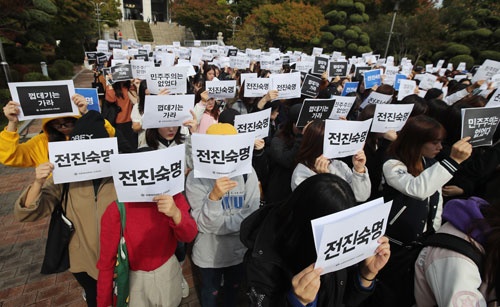 朴大統領の弾劾を要求する市民(写真:YONHAP NEWS/アフロ)