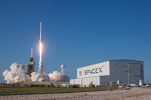 第1段を再利用したファルコン9の打ち上げ（画像：SpaceX）
