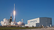 スペースX、ロケット「再利用打ち上げ」に成功