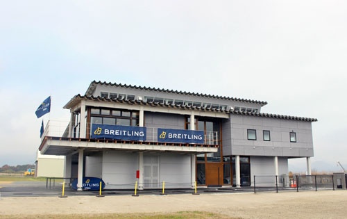 ふくしまスカイパークに完成した、新たな航空機展示場。室屋氏の日本における拠点となる。