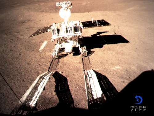 月の裏側への着陸に、世界で初めて成功した中国の月探査機「嫦娥4号」(提供:Imaginechina/アフロ)