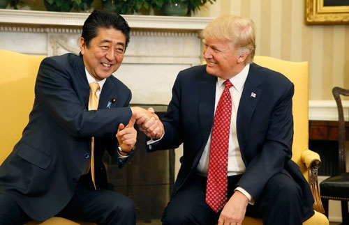 日本の「戦略的人柄」外交は一定の成果を得たが、中国はどんな握手を米国に求めるのか（写真：ロイター/アフロ）